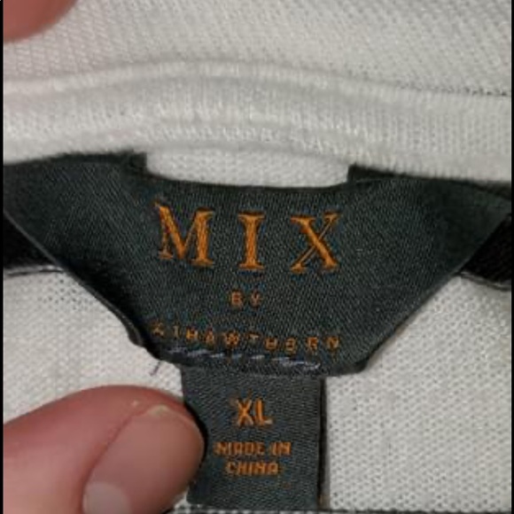 White and black comfy long sleeve shirt size XL - Picture 3 of 3